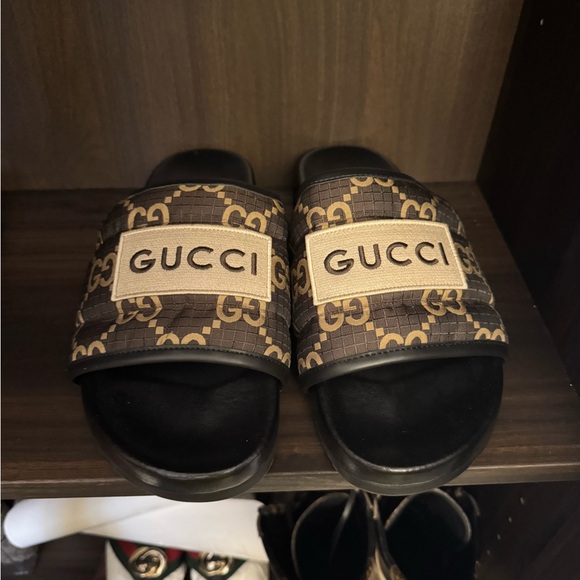 Gucci Brown GG sandals - Picture 2 of 8